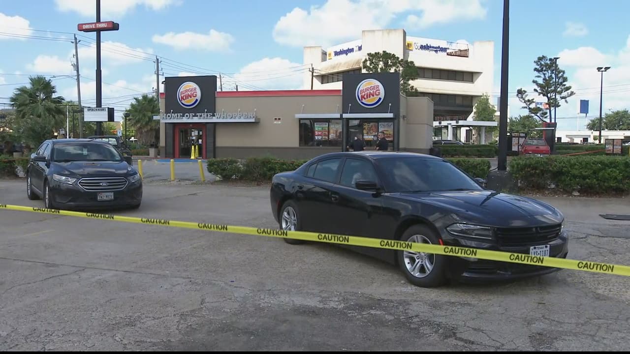 Agente de policía dispara contra presunto ladrón en las afueras de un Burger King al suroeste de Houston