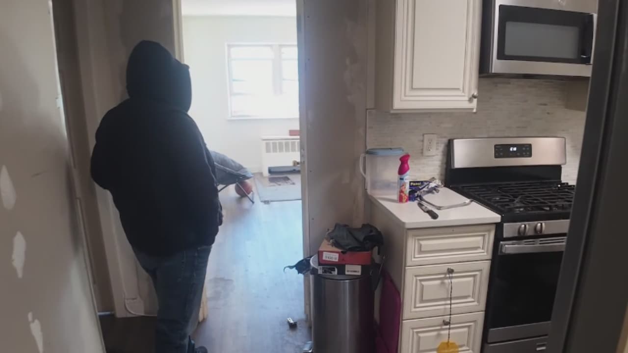 “Es un milagro”: propietarios regresan a su vivienda en El Bronx tras vicisitudes con inquilinos