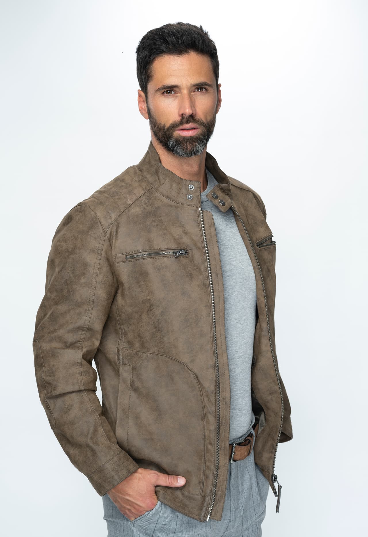 <h2 class="cms-H2-H2">Matías Novoa nominado a Mi Actor Favorito de Premios Juventud 2024</h2>
<br>Vencer La Culpa es la más reciente producción en la que pudimos ver a Matías Novoa en Univision y donde hizo pareja con Gabriela de la Garza. Sus fans pueden estar felices pues en breve lo veremos en Marea de Pasiones.