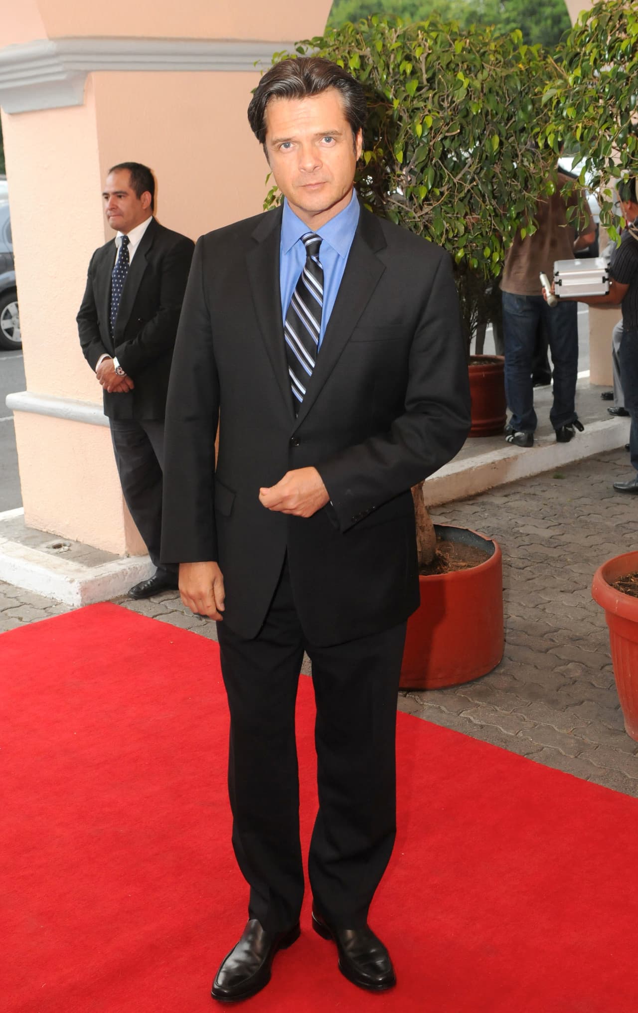 <b>Ariel López Padilla</b> viajó a Estados Unidos para realizar varias telenovelas y series, para más tarde, en el año 2007 regresar a México para participar en 'Bajo las riendas del amor', llevando un papel protagónico en esta historia.