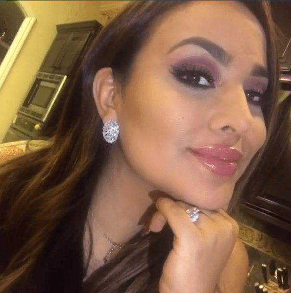 Poco después de la medianoche compartió un video con la familia del músico Jesús Mendoza, con quien se encontraba festejando en su casa.