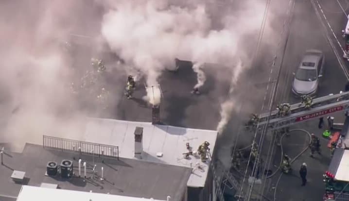 Dos personas quedan graves tras incendio de edificio en Jersey City, Nueva Jersey