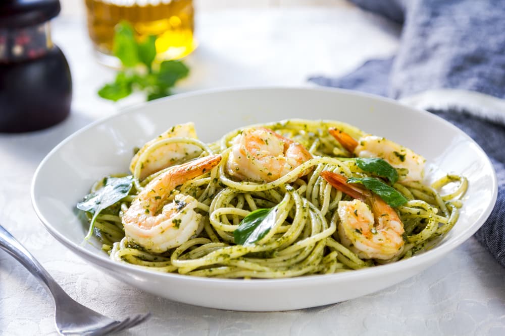 Recuerda que cuando uses el pesto no es necesario calentarlo, con el calor de la pasta recién cocida es más que suficiente.