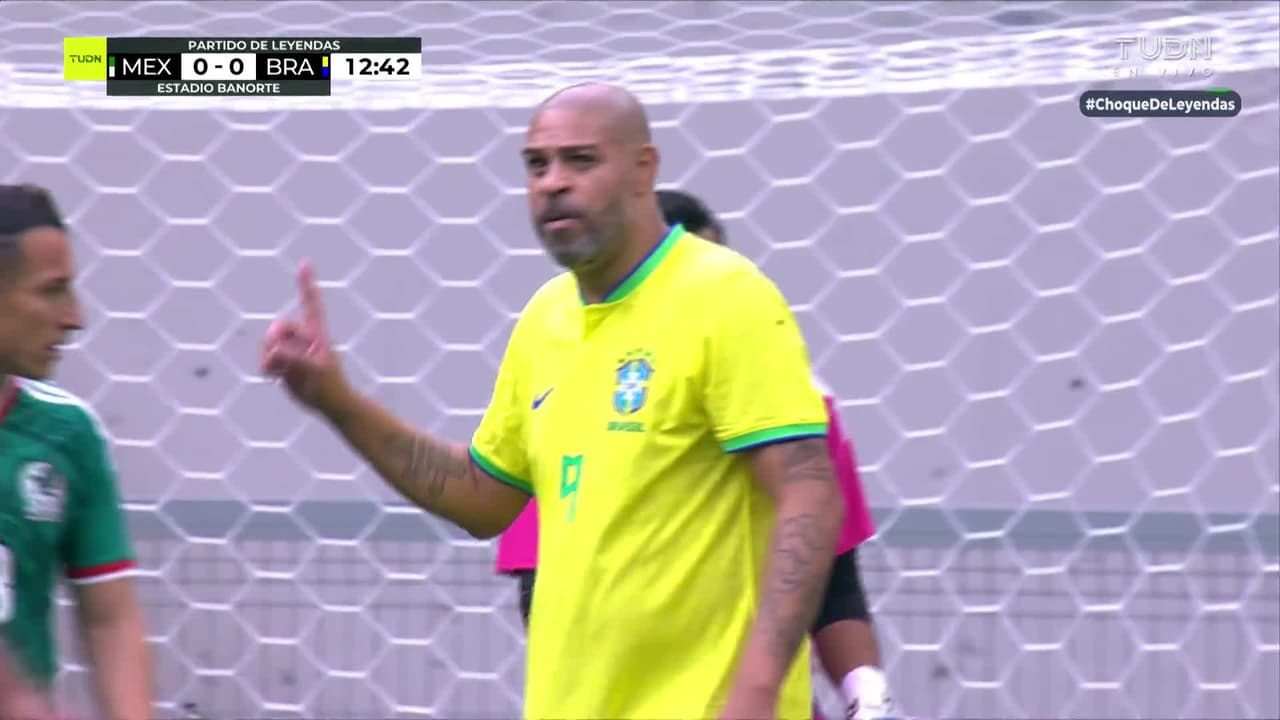 ¡Gol de Brasil Anulado! Adriano había hecho el primero pero un fuera de juego lo echa para atrás