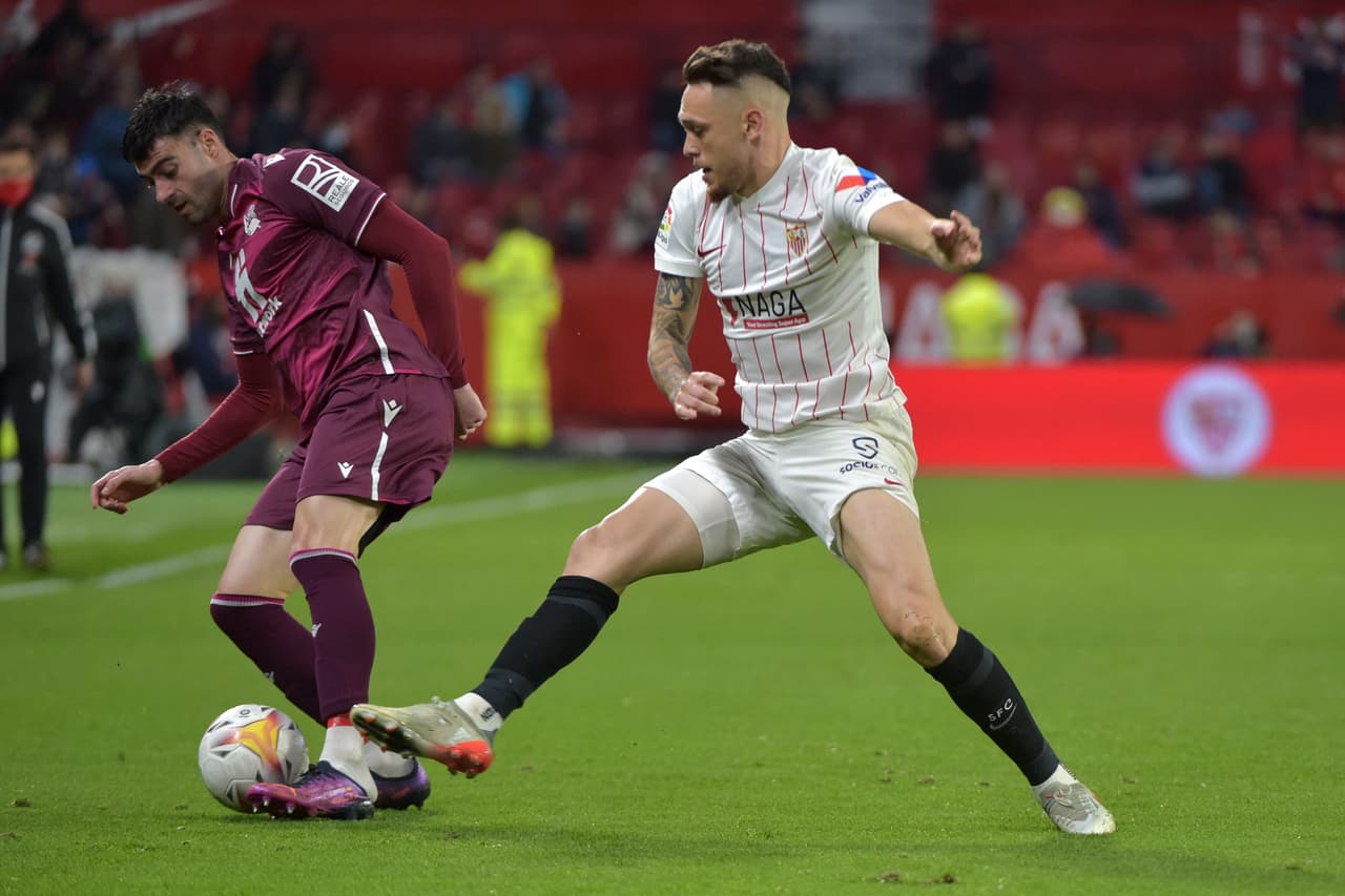 Sevilla no pasó del empate sin goles en casa ante la Real Sociedad y se rezaga en el intento de dar alcance al líder Real Madid.