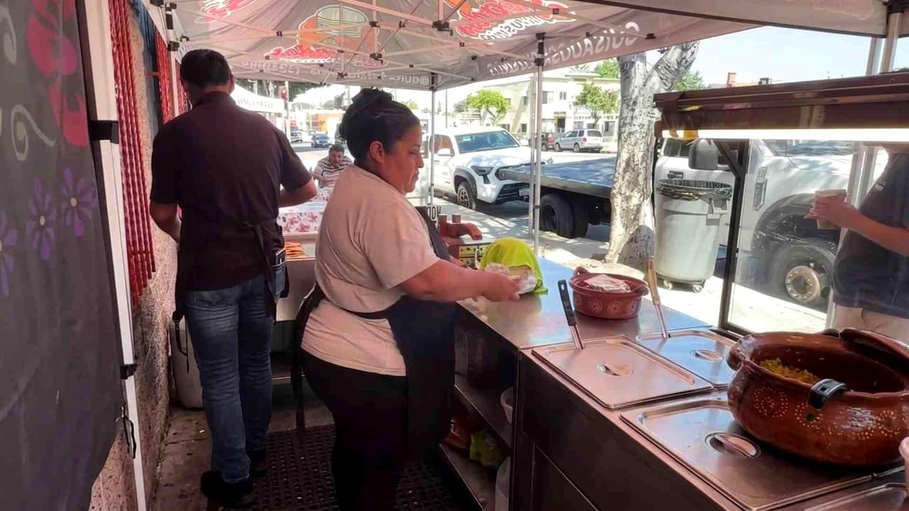 Incendio en Boyle Heights agrava crisis de pequeños negocios latinos, pero hay ayuda disponible