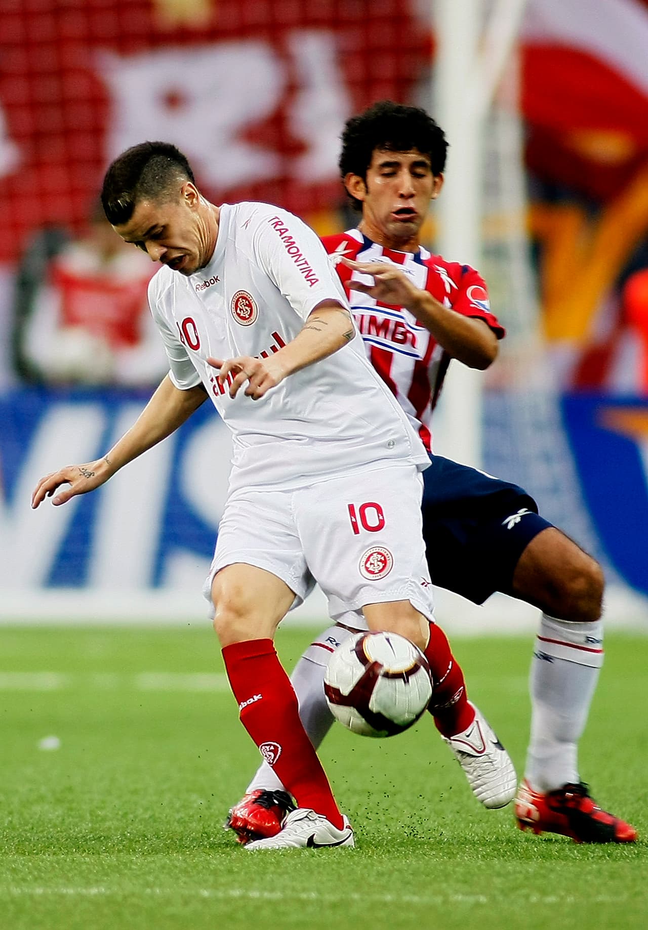 Fue duro para Édgar 'Chore' Mejía contener el ataque de los sudamericanos.