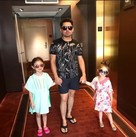 Larry Hernández es padre de cuatro hijos con su actual pareja Kenia Ontiveros, mismos a los que adora, pero sus 'princesas' Dalary y Daleyza, son su adoración.