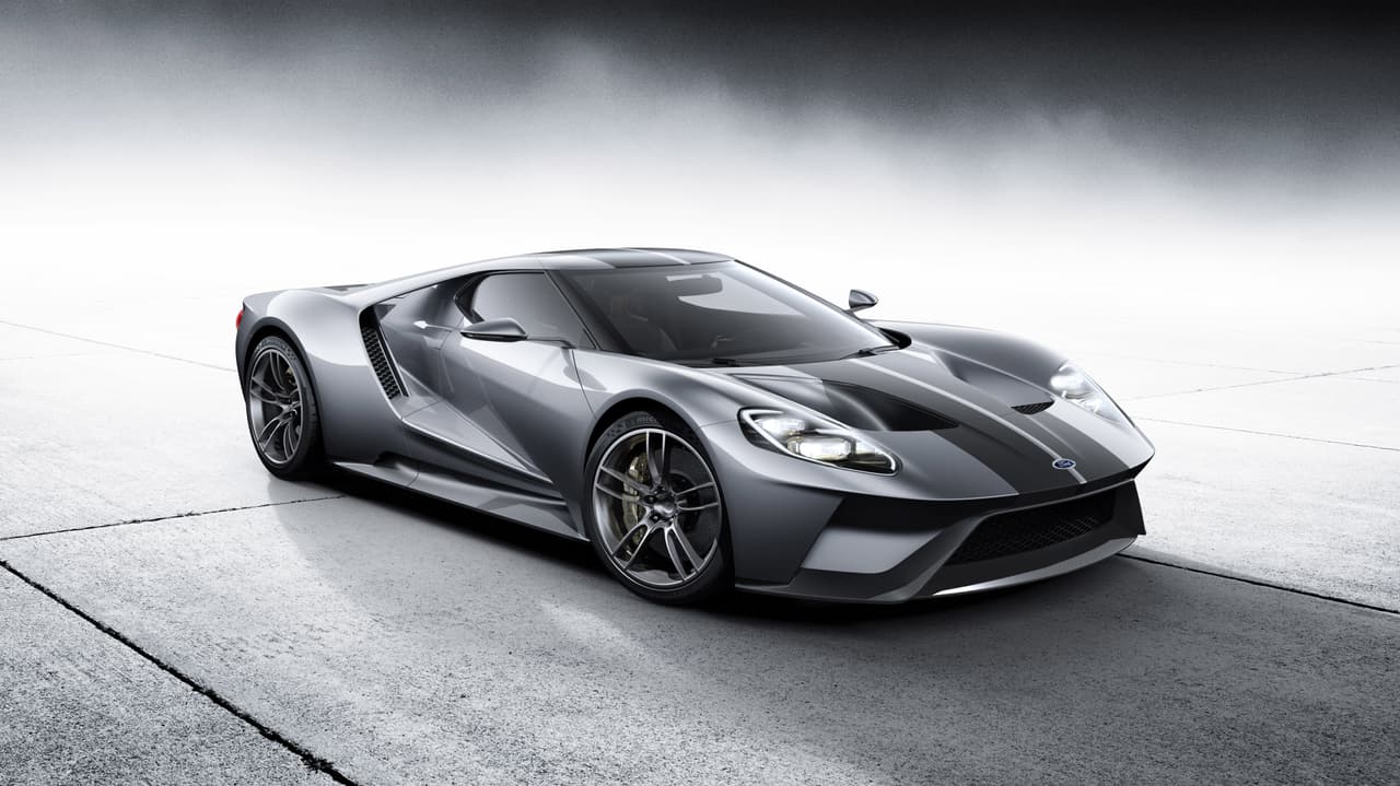 El Auto Show de Detroit de 2015 fue el escenario en que 
<b>Ford anunció la producción de un nuevo Ford GT después de una ausencia de 9 años</b>. El anuncio llegó acompañado de un espectacular deportivo que modernizaba la apariencia del Ford GT40 sin imitarla como lo hizo el Ford GT40 concept de 2002. La producción del nuevo vehículo fue planeada para final de 2016, el años que marcaría el aniversario 50 del primer triunfo del GT40 en Le Mans. Ford planificó correr un Ford GT en las 24 horas de Le Mans de 2016 para marcar la ocasión.
