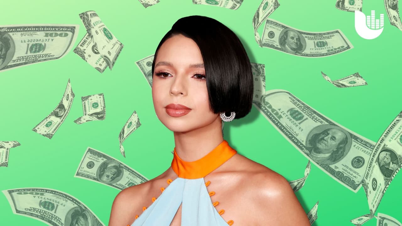  🌹 Ángela Aguilar se incomoda al recibir donaciones durante transmisión en vivo