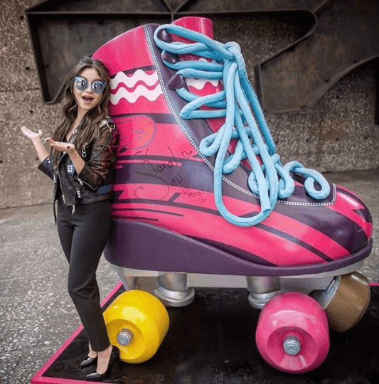 Participó en varias telenovelas, pero su éxito llegó al interpretar a Luna Valente en la serie original de Disney Channel
<b>Soy Luna</b>.