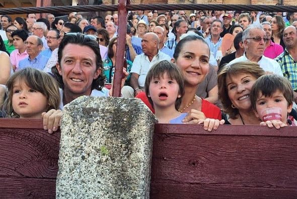 Hace unas semanas Colate despertó controversia por llevar a Nico a los toros.