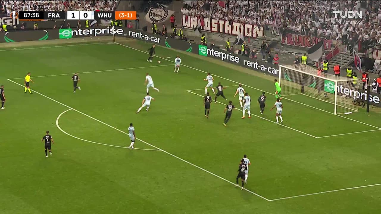 ¡TIRO ATAJADO! disparo por Djibril Sow.