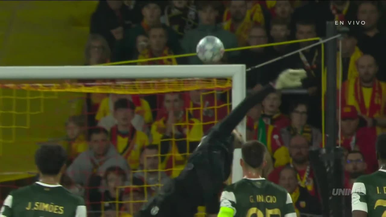 ¡Pereira se viste de héroe con una atajada brutal!