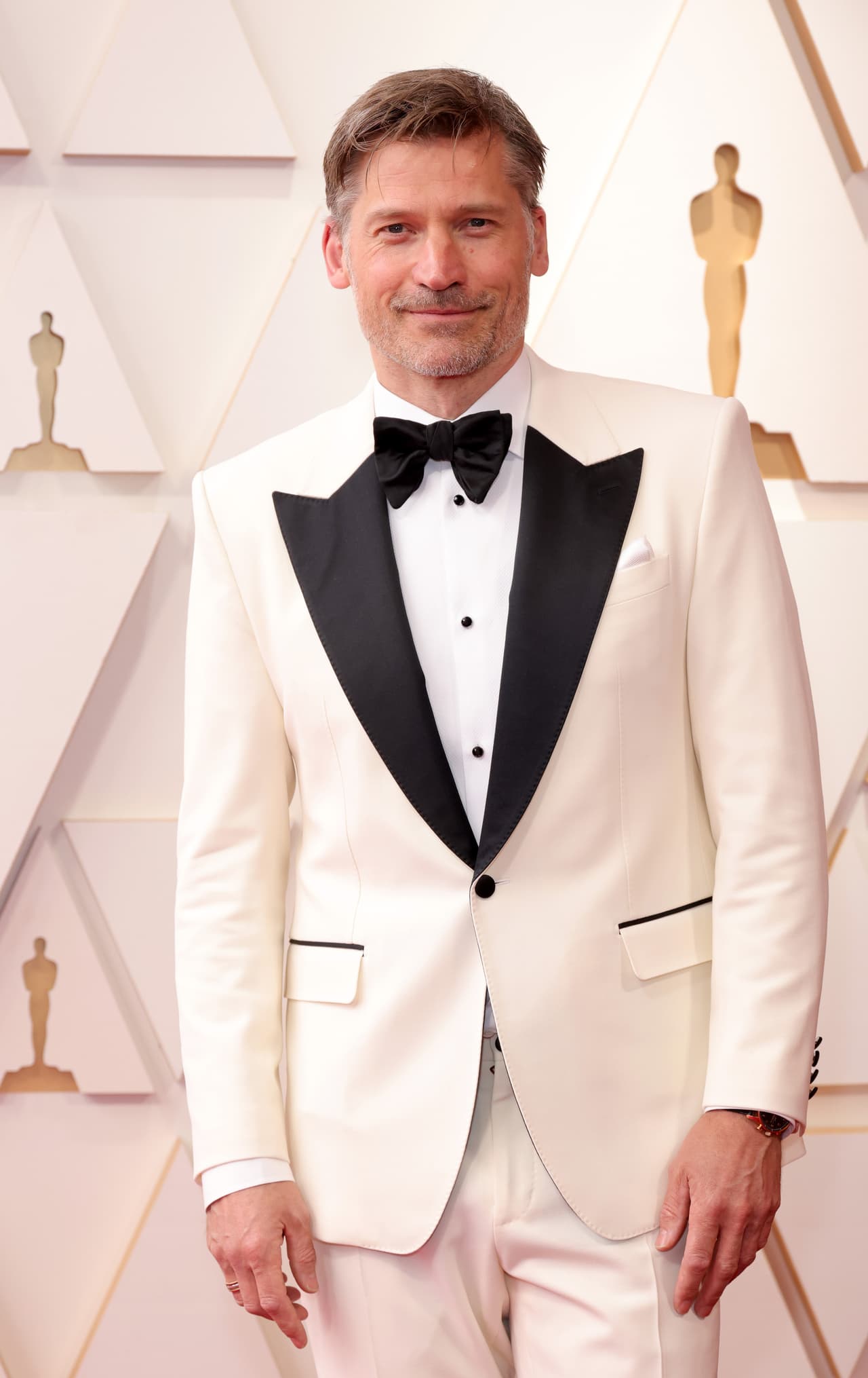 Actualmente, el actor abrazó el pelo cano que luce con bastante galanura en su barba y patillas.