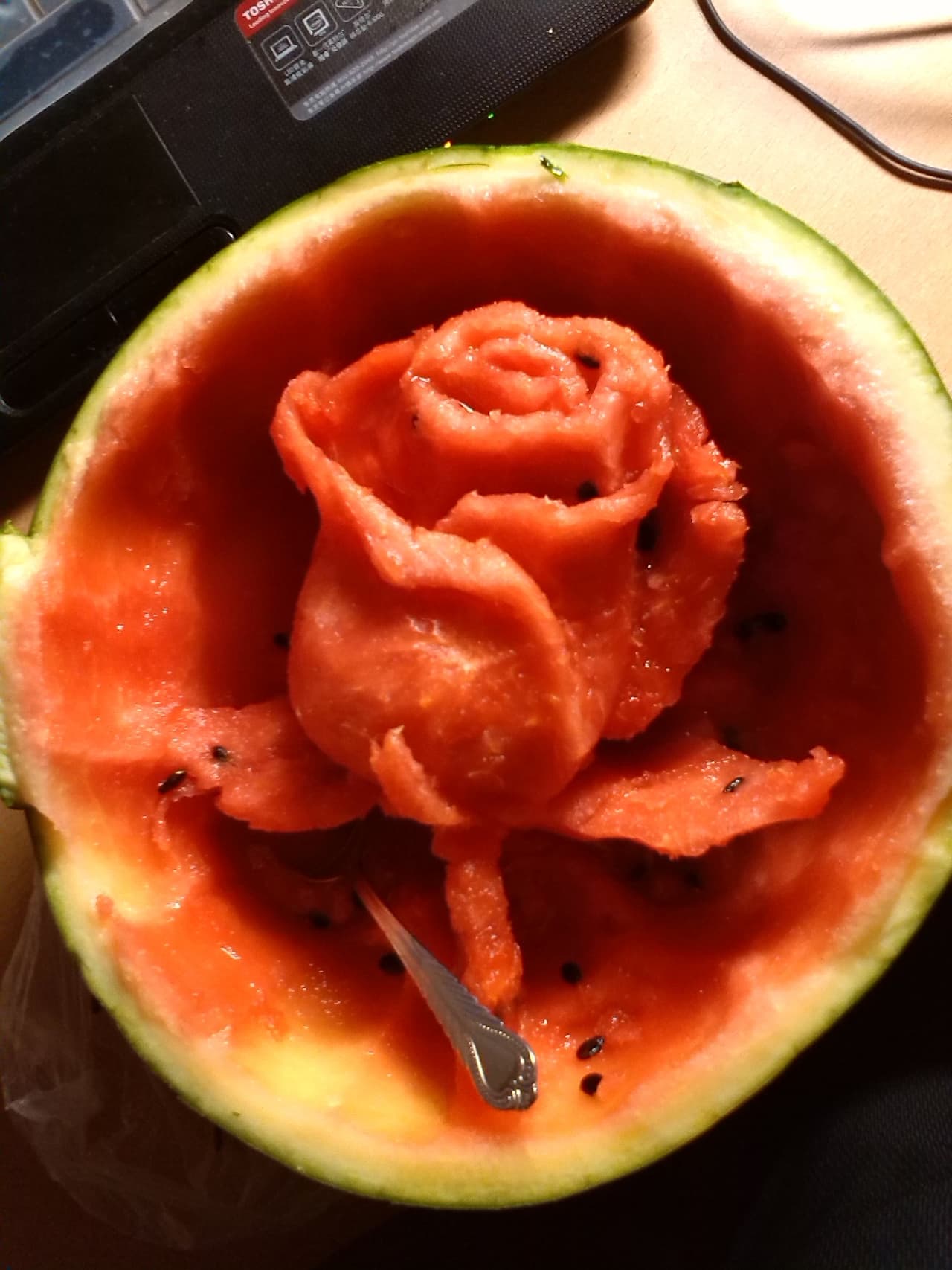 Este romántico y creativo joven dará mucho de qué hablar con más de sus deliciosos grabados.