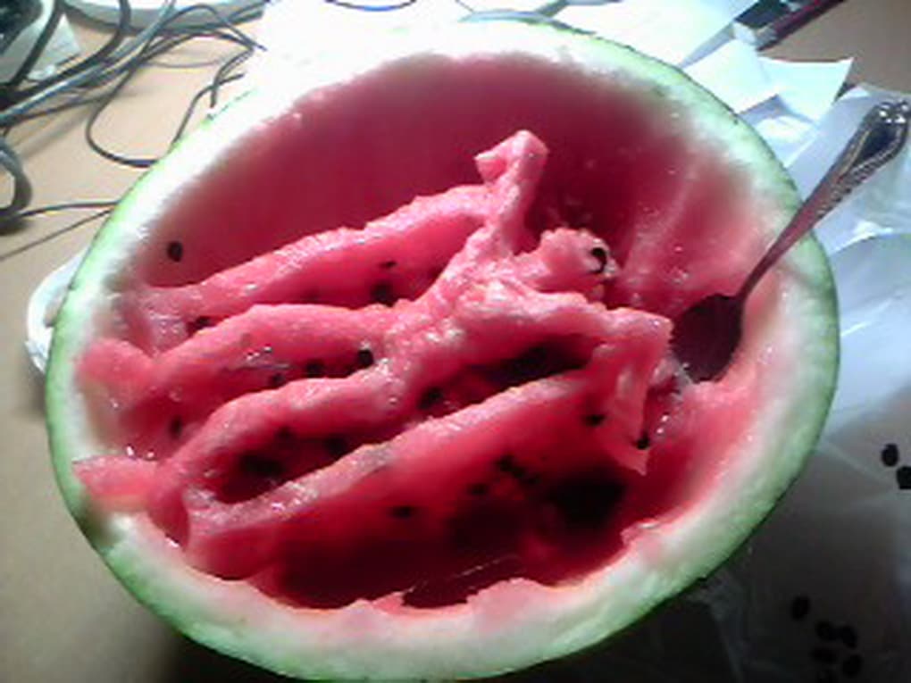 ¡No sólo divierte, además nos antoja darle una mordida a sus grabados!