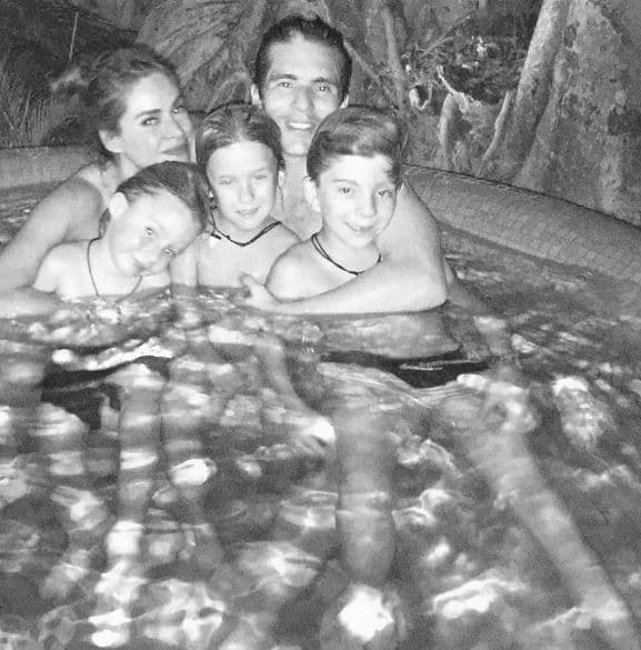 Definitivamente, sin importar el corre corre del día, con tal de ver sonreir a los niños juntos no escatiman en pasar tiempos memorables como familia.