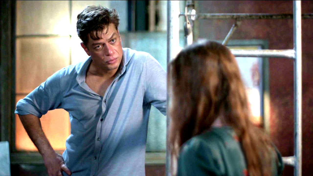 Por eso insistió durante tanto tiempo hasta que logró convencerla, mientras que Eliza pretendía darle una mejor calidad de vida a su familia, Arturo le demostraría a Carolina de lo que era capaz.