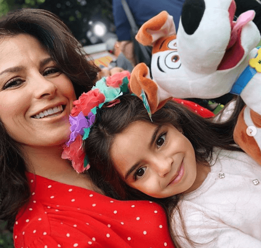 Por otro lado, la actriz recordó algunos momentos incómodos desatados principalmente porque Aitana está acostumbrada a estar muy cerca de ella.
<br>