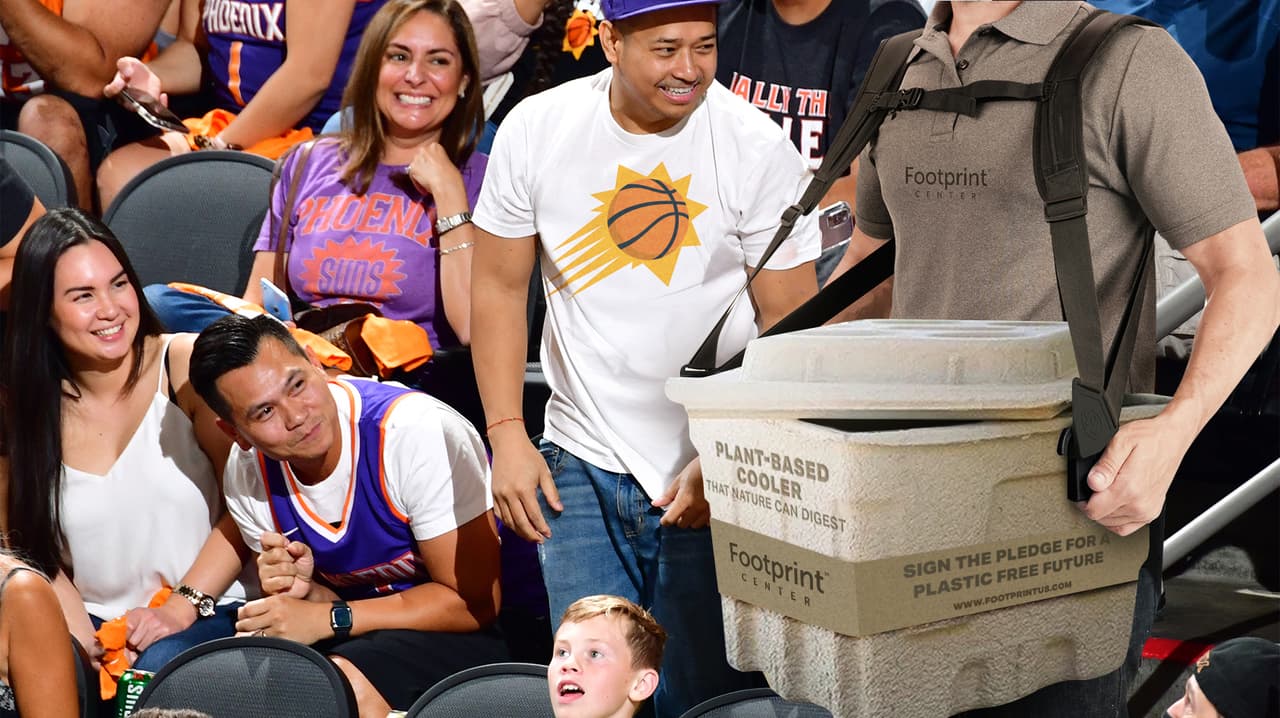 “
<b>El primer cambio que los aficionados verán será en los platos, envases, utensilios, neveras y otros artículos de plástico de un solo uso que pueden ser reemplazados por las innovadoras tecnologías de origen vegetal de Footprint</b>”, se lee en el comunicado de Allison+Partners sobre la asociación de los equipos deportivos Suns y Mercury con Footprint. 
<br>