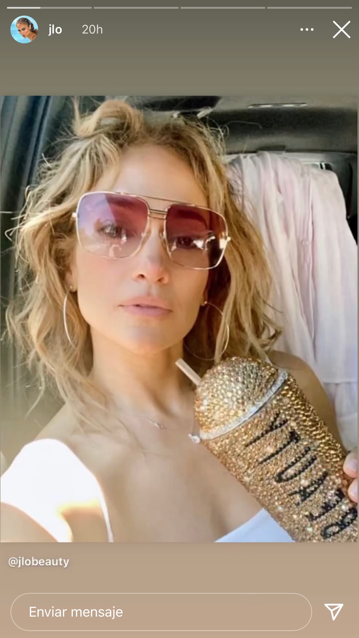 Llamó la atención que, al menos en redes sociales, JLo no felicitó a Ben Affleck por su cumpleaños. La única publicación personal que colgó tanto en Twitter como Instagram fue esta 'selfie'.