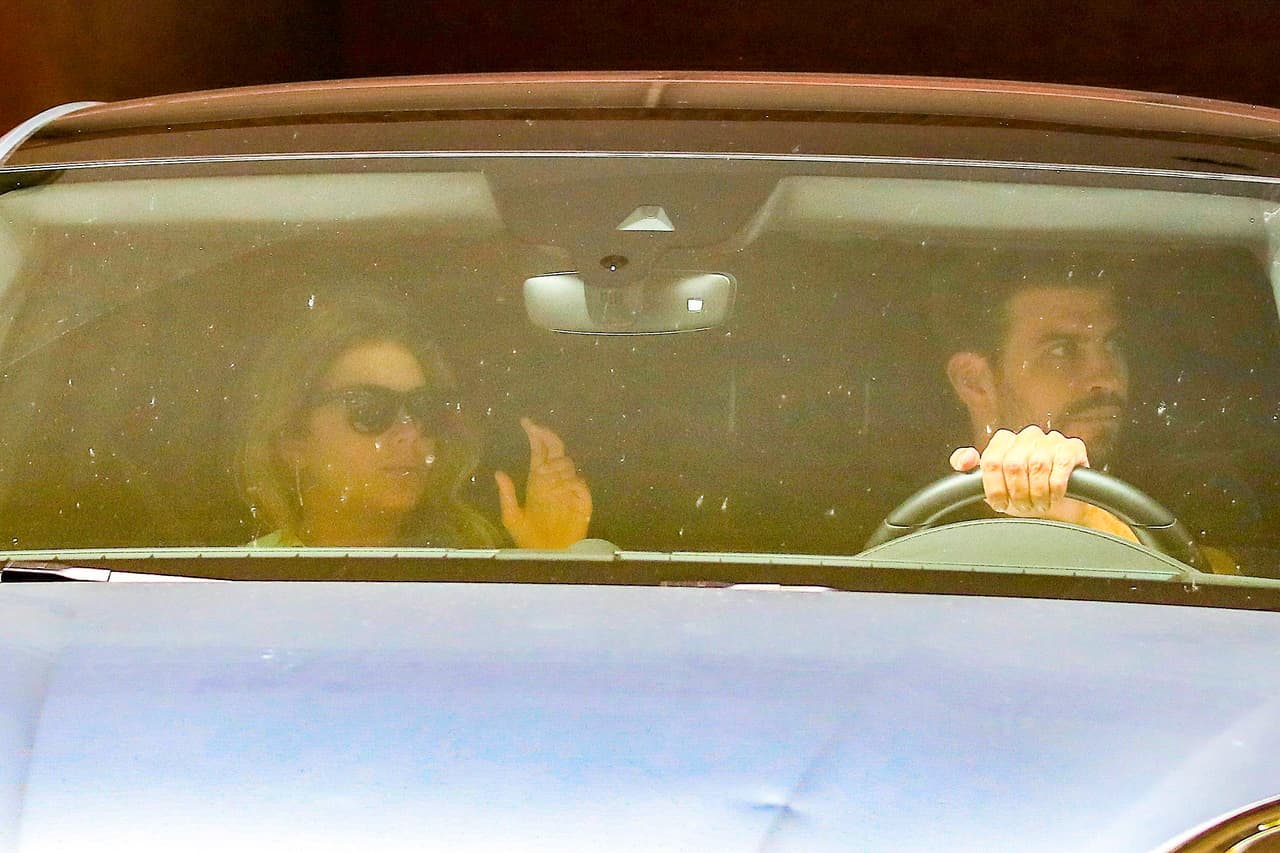 Por su parte, Clara usaba lentes oscuros y tenía el cabello suelto.
<br>