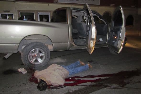 El ataque de la noche del miércoles dejó además dos heridos entre los guardias del general retirado Manuel Farfán, dijo un vocero de Seguridad Pública de la ciudad que pidió no ser identificado en cumplimiento con reglas internas.