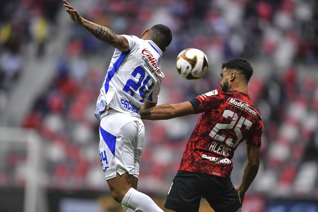 Con dos goles desde el manchón penal, Toluca vence 2-1 a Cruz Azul en el infierno y rompen la racha de la máquina de 19 partidos sin ver la derrota.
