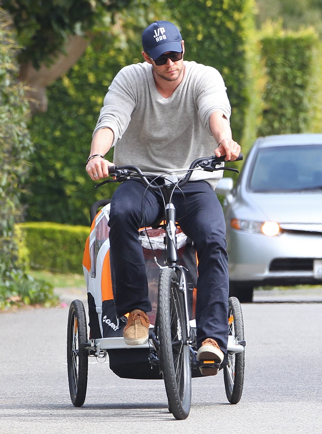 Lo que más practica son las pesas y barras para aumentar su masa muscular, pero ha confesado muchas veces que levantar pesas sin técnica no es suficiente.