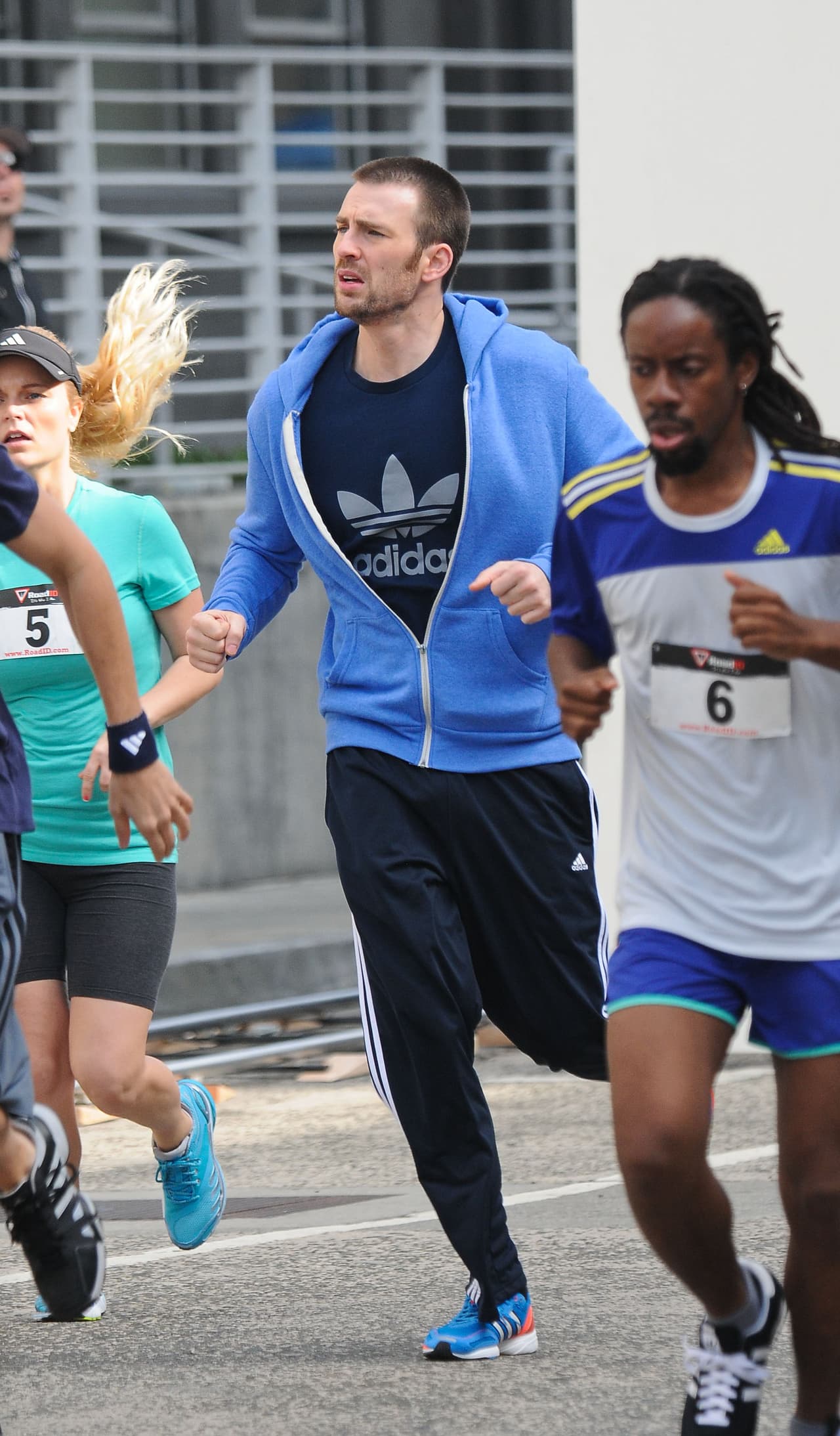 Cada día trabaja una parte del cuerpo para crecer su masa muscular a la par, además su dieta incluye muchas proteínas. ¿Crees que esos músculos se logran tan fácil?