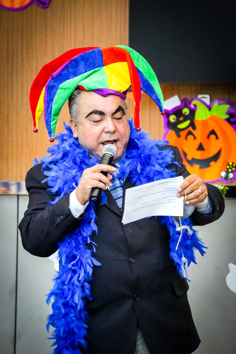 El equipo de Univision Los Angeles festejó Halloween a lo máximo y la gran fiesta contó con la presencia de personajes de la talla de Pitbull, Paquita la del Barrio, Donald Trump y hasta El Chapo.