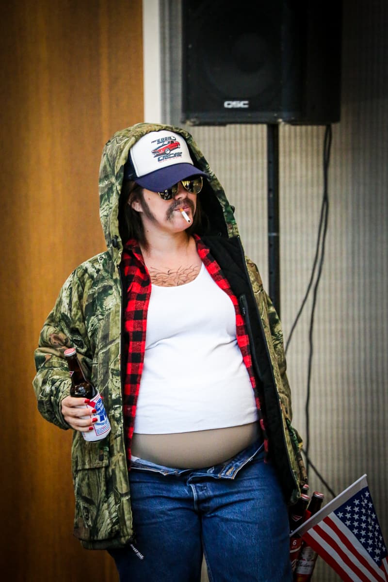 El equipo de Univision Los Angeles festejó Halloween a lo máximo y la gran fiesta contó con la presencia de personajes de la talla de Pitbull, Paquita la del Barrio, Donald Trump y hasta El Chapo.