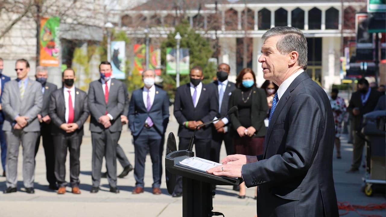 Clases presenciales: anuncian acuerdo bipartidista sobre reapertura de las escuelas en Carolina del Norte 