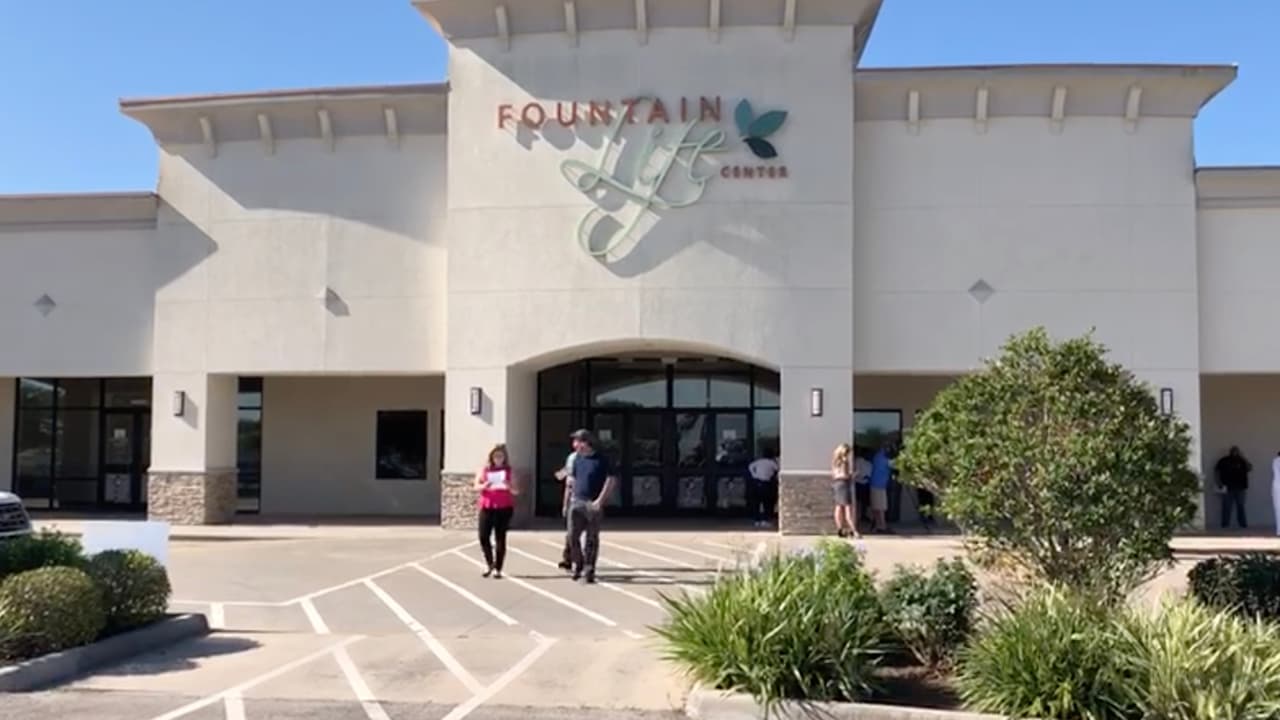 Varios autobuses llegaron para transportar a todas aquellas personas que deseaban despedir a Floyd.