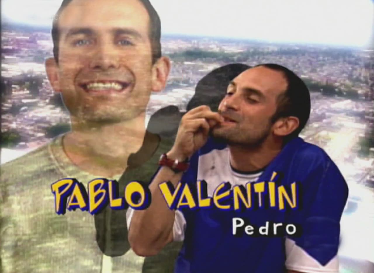 Pedro es el mejor amigo de Luis, aunque todos creen que son pareja. Es muy inmaduro y se la pasa jugando.
