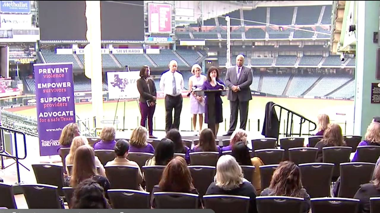 Fundación Astros de Houston busca evitar el asesinato de mujeres por sus parejas en Texas