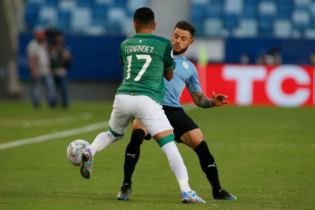 El autogol del portero Carlos Lampe (40') y el gol de Edinson Cavani (79') le dan la victoria a Uruguay 0-2 sobre Bolivia y los 'Charrúas' se adueñan de la tercer plaza del grupo A.