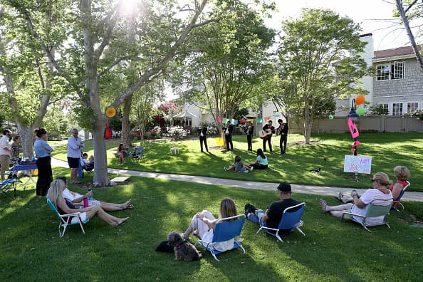 Los mariachis típicamente se presentaban de restaurantes y locales cerrados, sin embargo, la pandemia del coronavirus les impone conciertos al aire libre.
<br>