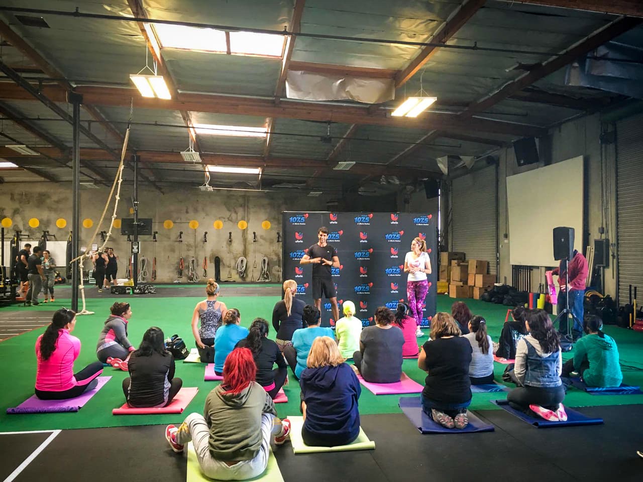 El entrenador personal Diego Calvo dando las indicaciones y detalles de este seminario exclusivo para nuestras radio escuchas.