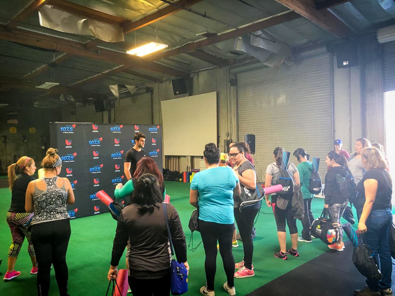 Las chicas preparándose para un gran día lleno de actividades.