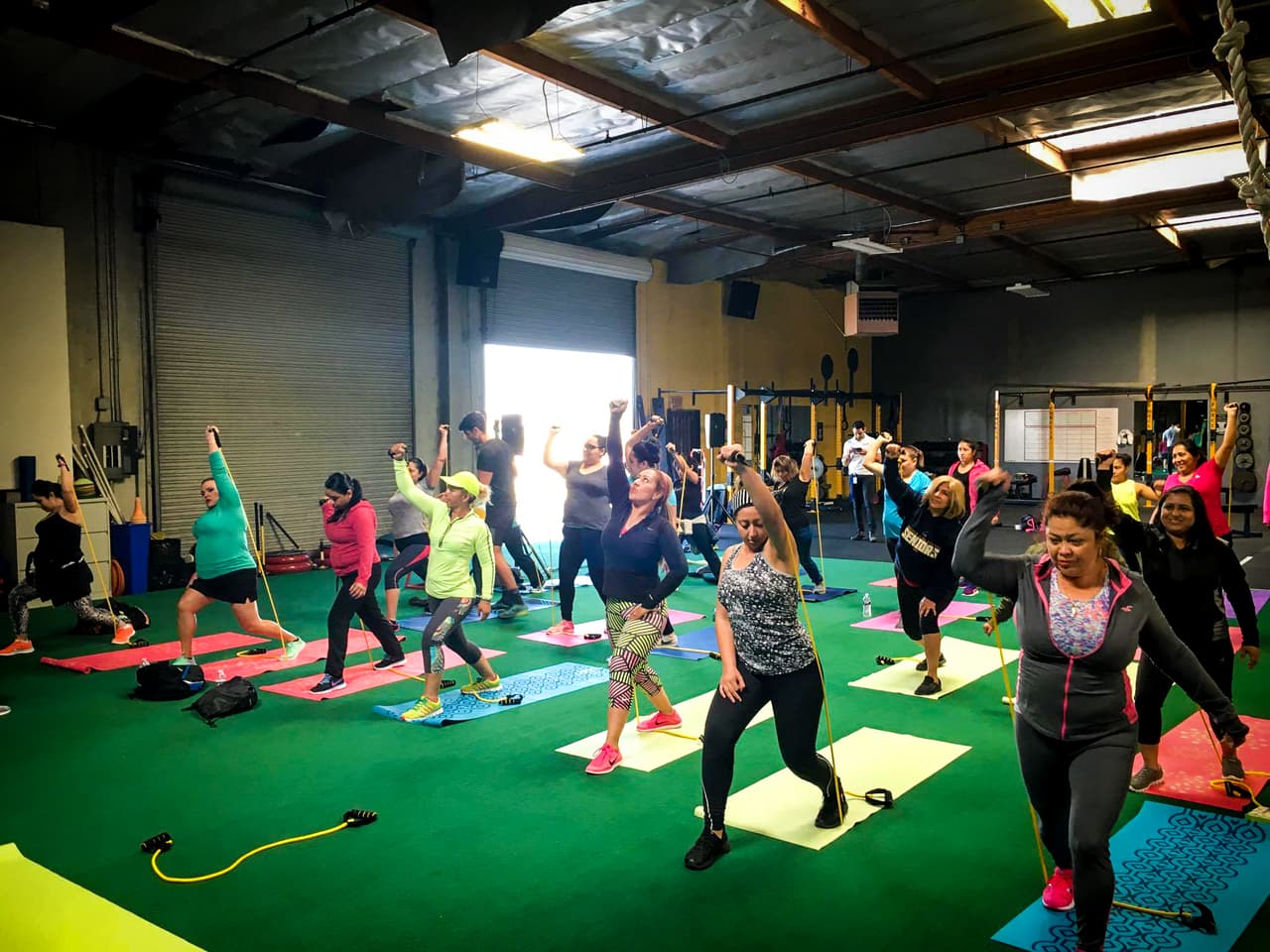 Las chicas con muchas energias.