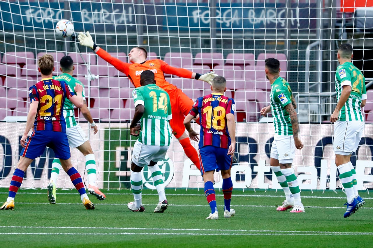 El astro argentino ingresó al inicio de la segunda mitad y su peso en la cancha fue fundamental para la goliza. | Dembélé abrió el marcador a los 22’ y Sanabria (45+2’) igualó el marcador. Griezmann (49’) falló un penal en la primera mitad, pero comenzando la parte complementaria ‘se sacó la espina’. Messi (61’) creció la ventaja cobrando una pena máxima y Morón (73’) nuevamente descontaba. Hacia el final del partido, el astro argentino (82’) hizo el cuarto para los culés. Pedri (90’) puso la 'cereza en el pastel'.