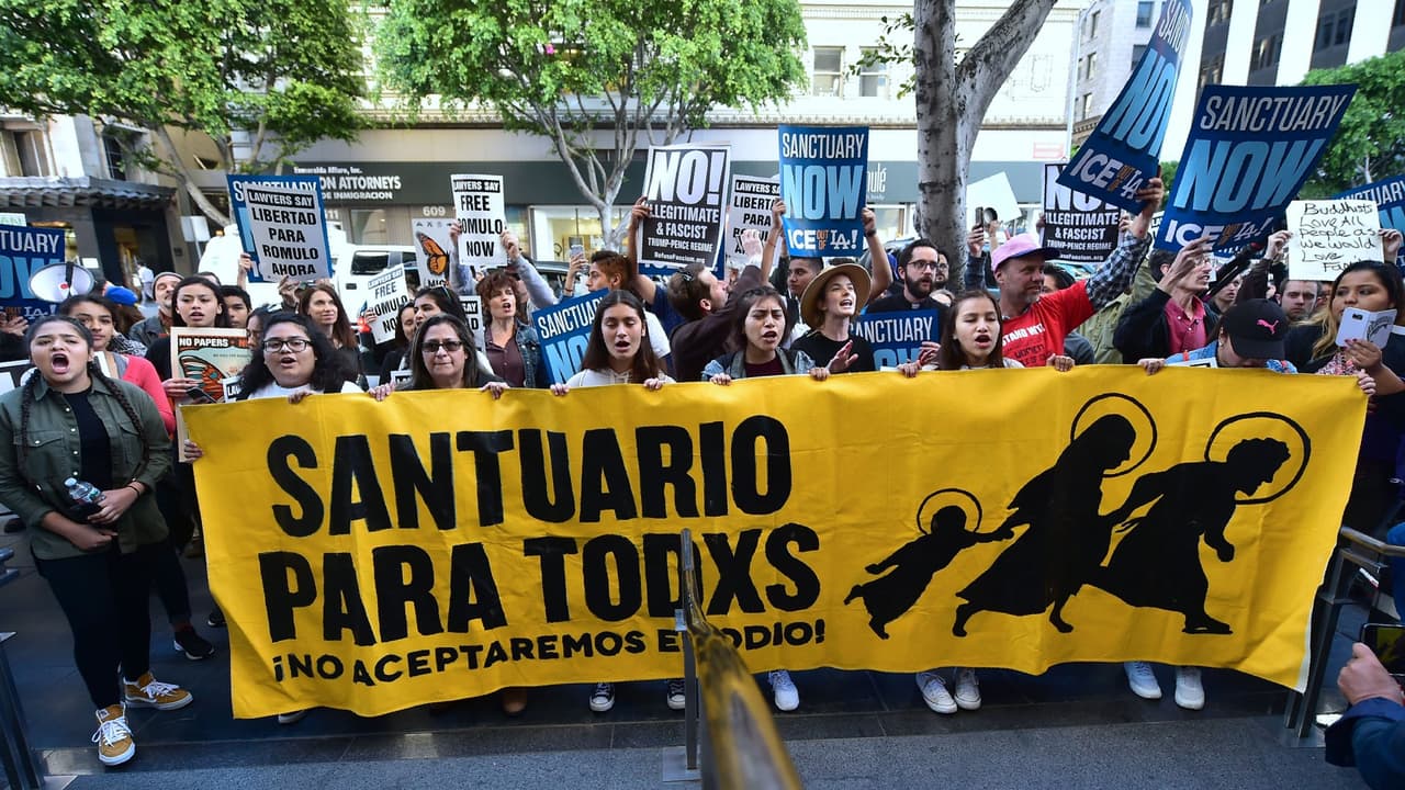 Trump suspende su controversial lista semanal de crímenes de inmigrantes 