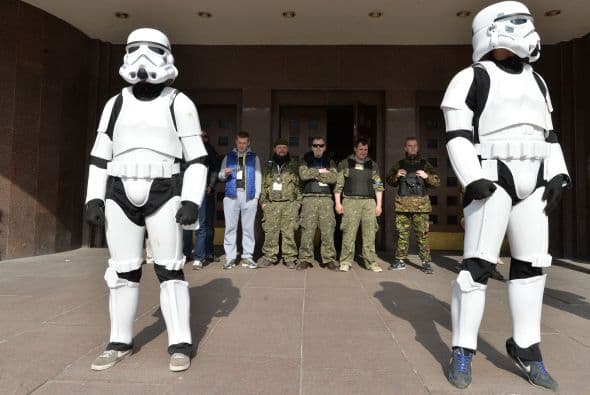 La idea de personificar a Darth Vader y su comitiva no es nueva. Venía desde las elecciones parlamentarias en Ucrania en 2012.
