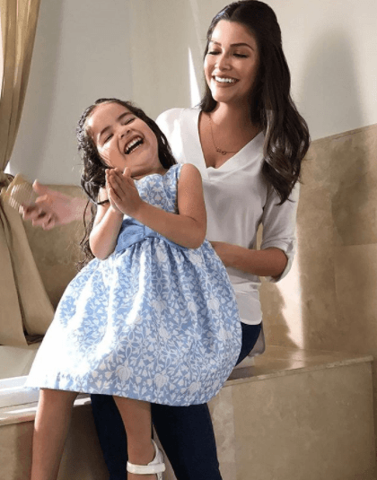 Giulietta es una fuente de alegría para su mamá y son muy amigas.