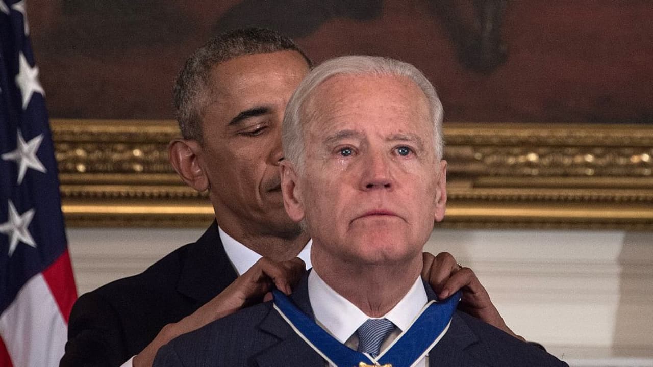 Obama sorprende a Biden al entregarle la Medalla de la Libertad, la mayor condecoración civil