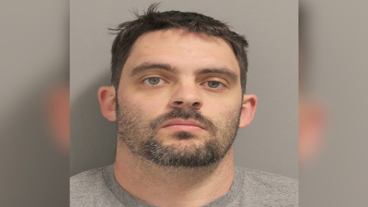 Un hombre se entrega a la policía tras ser buscado por presunto maltrato animal