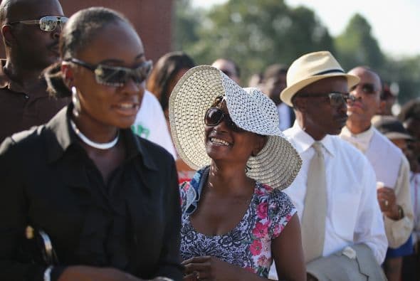 "Queremos que estén fuertes", señaló Markesha Coleman, una de las ciudadanas que esperaban a las puertas del templo.