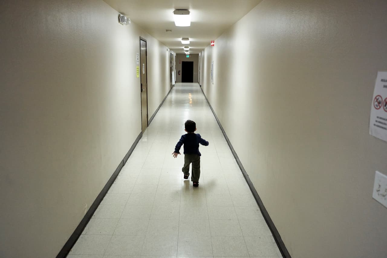 Cuando ICE arresta a un menor, ¿hay que hablarle de lo ocurrido? ¿Cómo se trabaja el trauma? Conoce la recomendación de los expertos